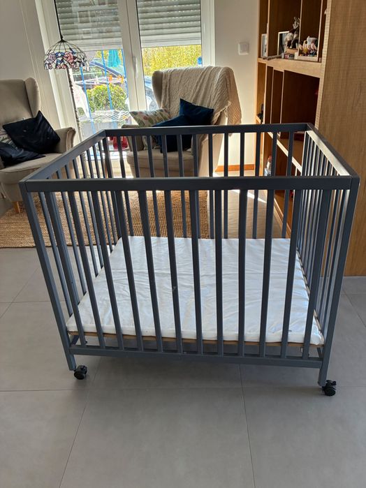 Parque bebê de madeira com rodas