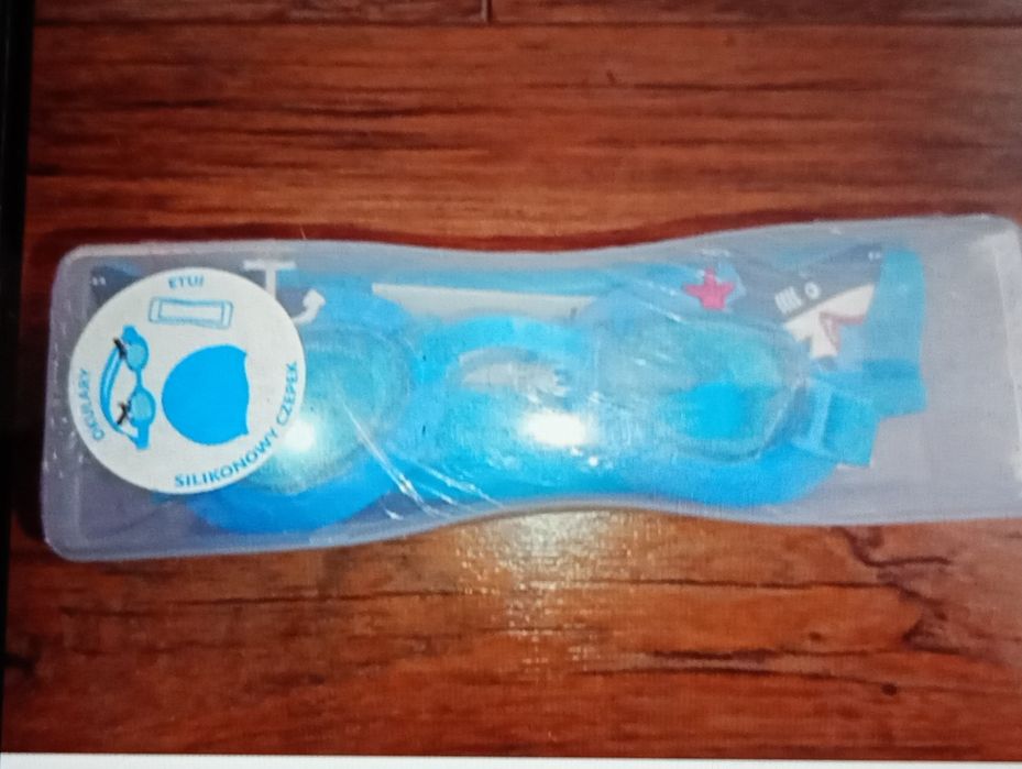 Nowy zestaw okulary do pływania, silikonowy czepek, etui