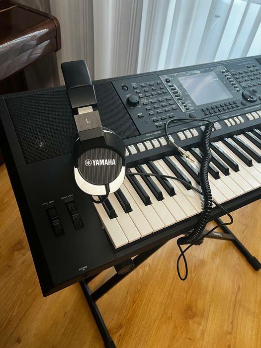 Синтезатор Yamaha PSR-S750