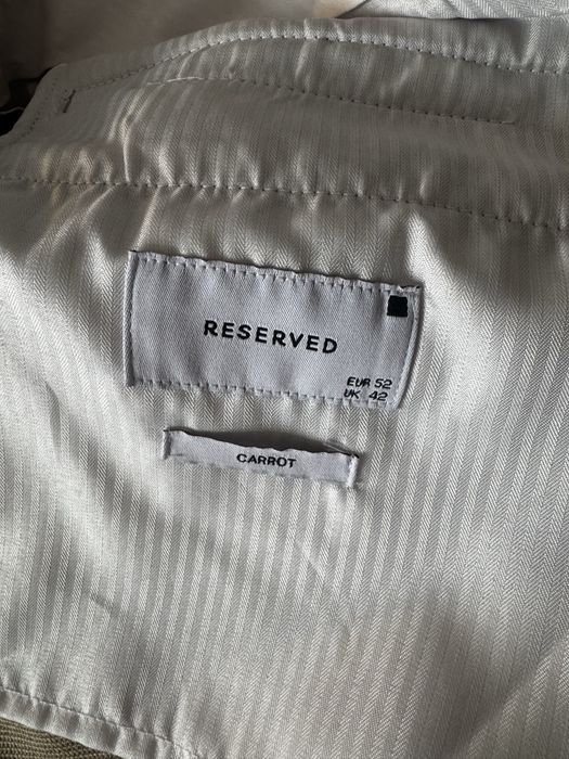 Beżowy garnitur męski Reserved 52