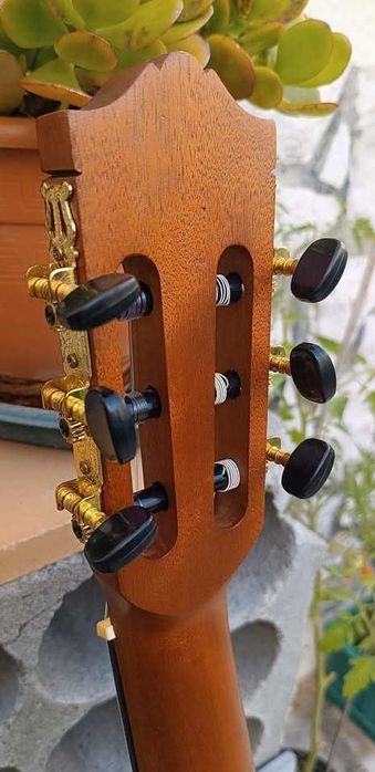 Impecável Guitarra ESPANHOLA de "Artesania" - SANTOS Y MAYOR + Bag