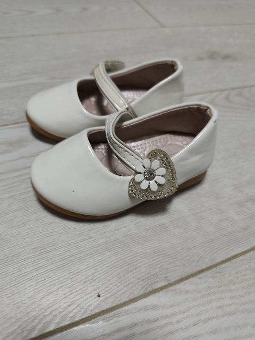 Дитячі туфельки для дівчинки