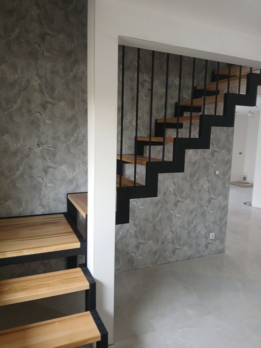 Schody metalowe drewniane balustrady