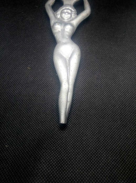 Открывалка времен ссср в форме девушки. Открывалка ню.