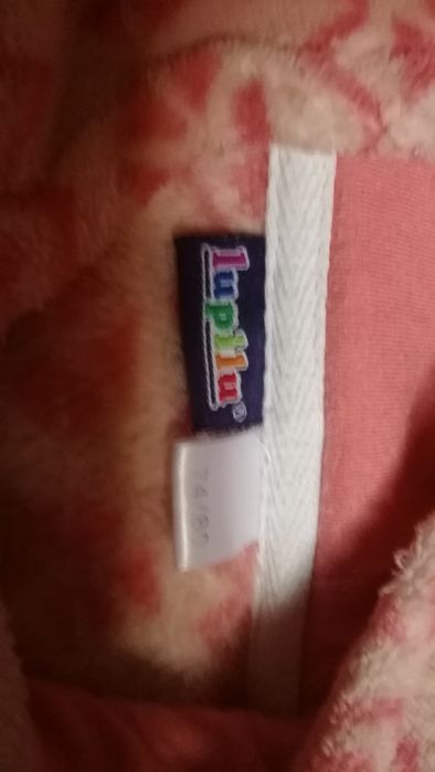 Varias roupas de menina