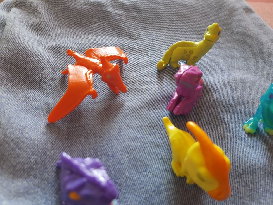 Figurki dinozaurów