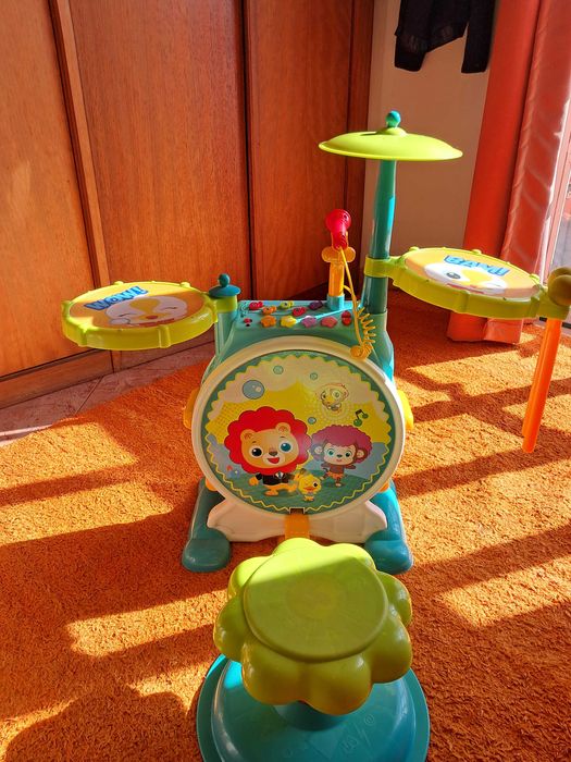 Brinquedos para criança ,torre grua , cavalinho chicco ,jogo diset ,bancada ferramentas, bateria interativa