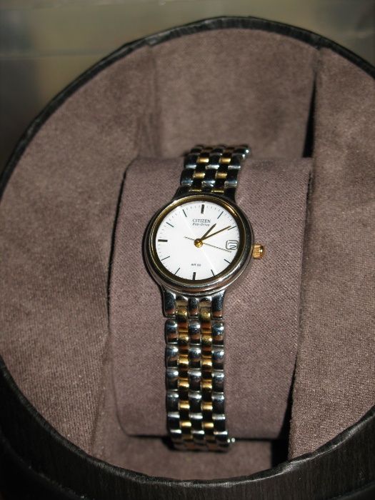 Женские часы Citizen Eco-Drive.