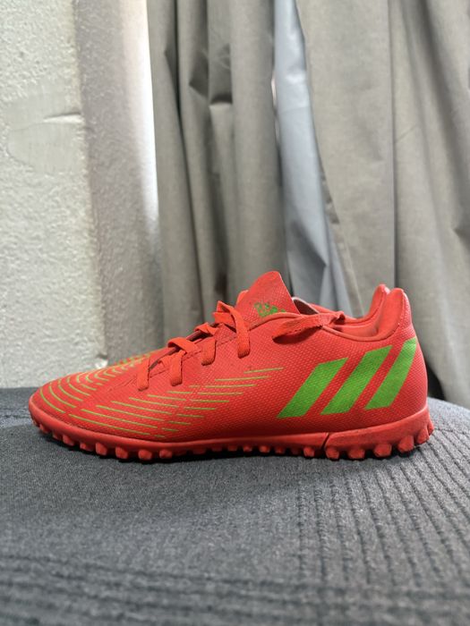 Chuteira Adidas predator vermelha em Bom estado