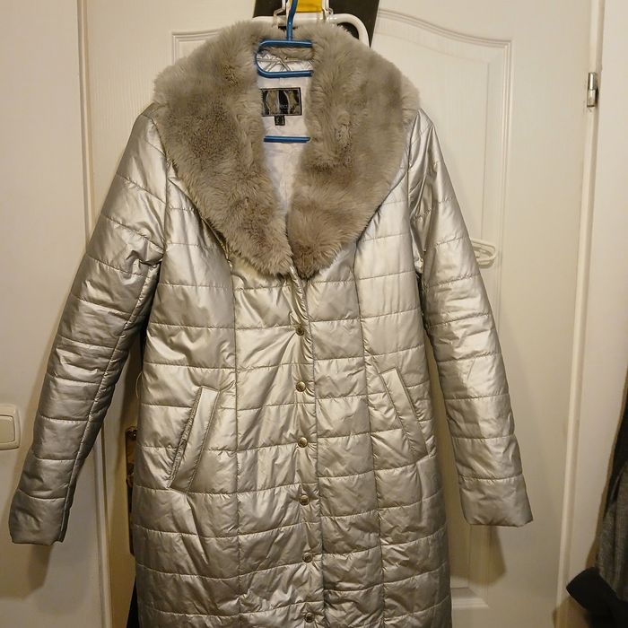 Srebrny płaszcz zimowy