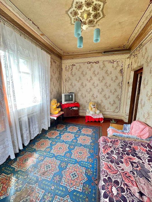 Продається ВИДОВИЙ 2-х поверховий будинок з двома гаражами,