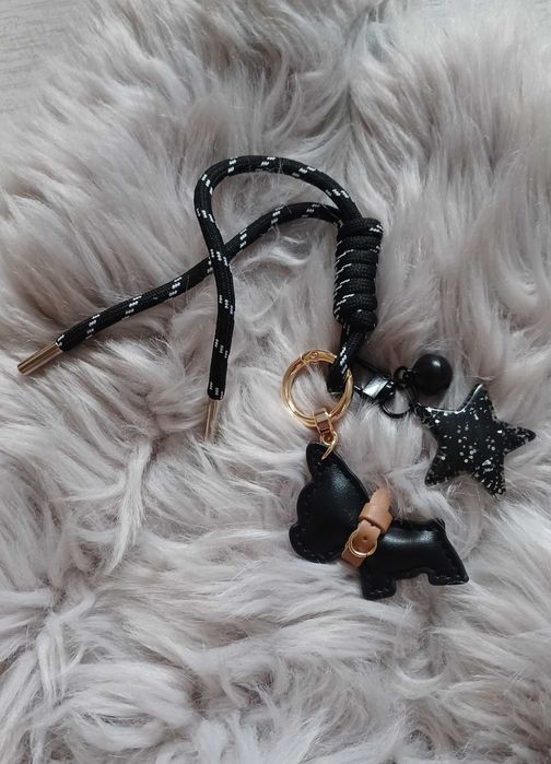 Brelok zawieszka  buldog francuski gwiazdka