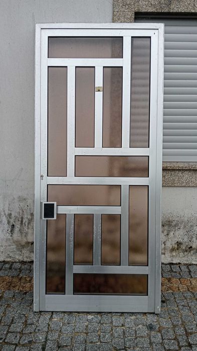 Porta toda em vidro com fechadura