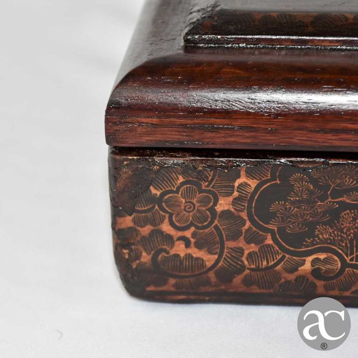 Caixa de jogo chinesa Laca e madeira, séc. XIX, com caixas no interior