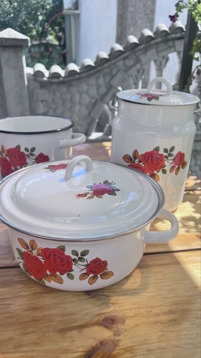 Набор эмалированных кастрюль