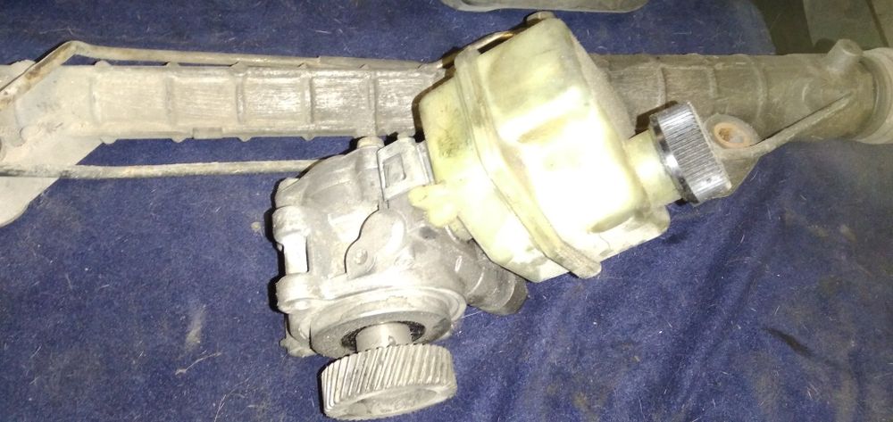 Двигатель,коробка ,рулевая рейка.