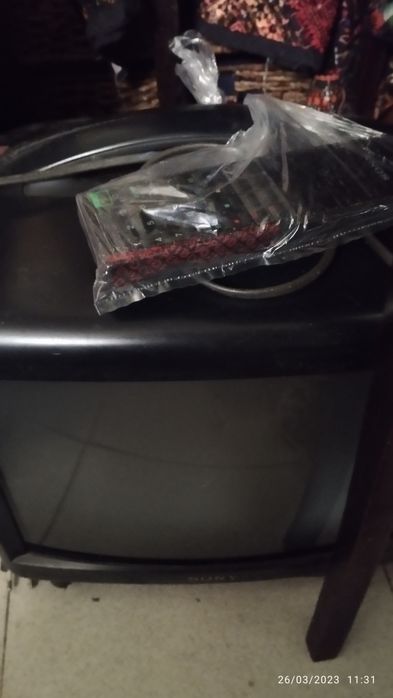 Tv Sonny Trinitron a cores com comando