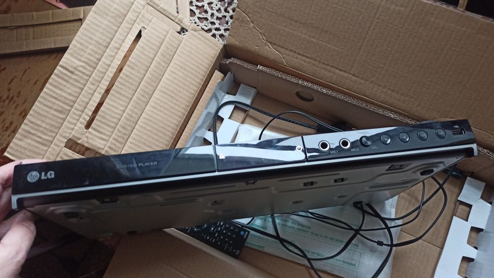 ДВД програвач - караоке LG DVX583K