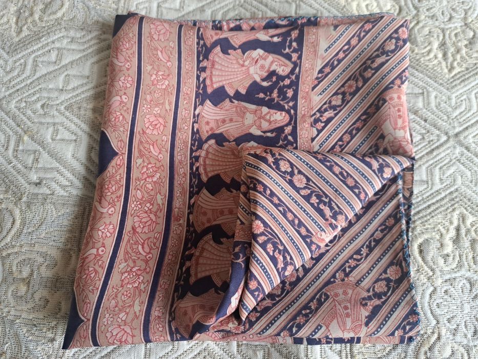Платок 100%silk.  Винтаж.