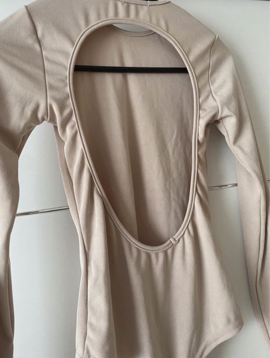 Body z odkrytymi plecami