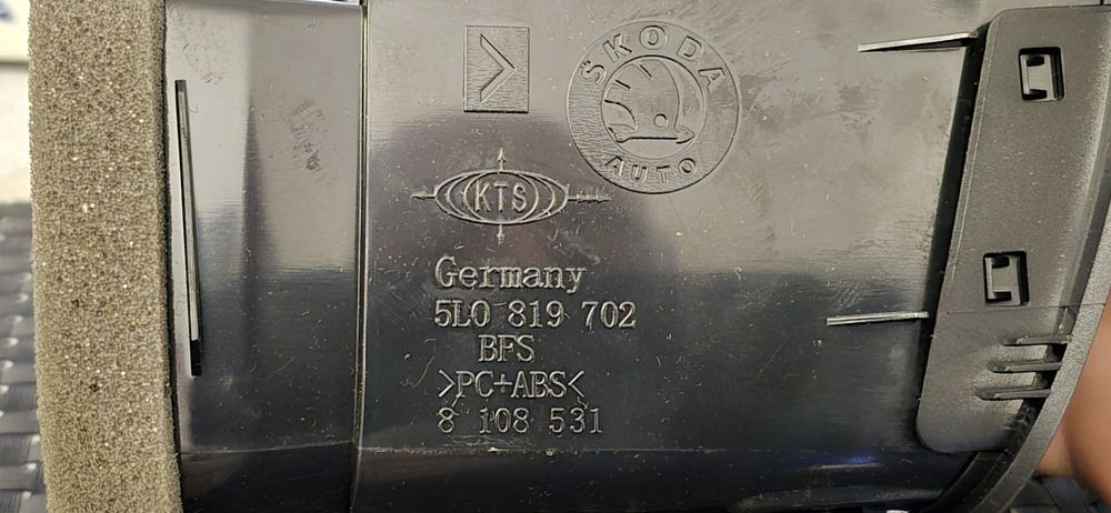 Oryginalna Kratka Nawiewu Prawa Skoda Yeti 5L0819702 Nowa OEM NOS