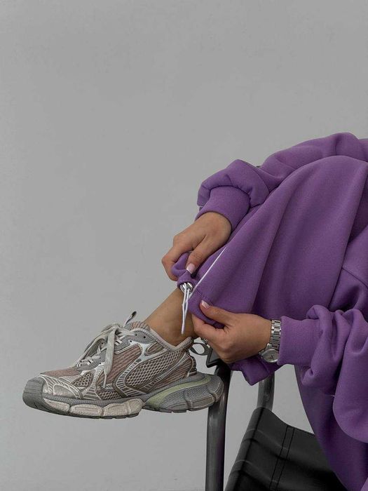 Жіночий спортивний костюм оверсайз на флісі з полосками і затяжками