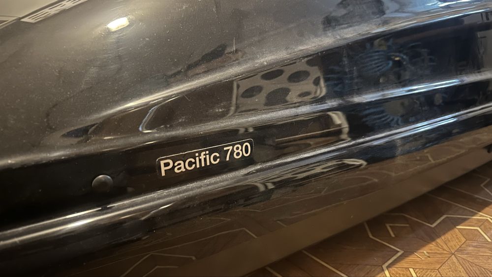 Box dachowy Thule Pacific 780 czarny połysk 420 litrów
