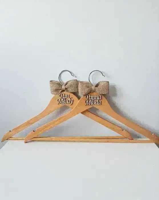 Wieszaki ślubne drewniane panna młoda pan młody boho drewniane wesele