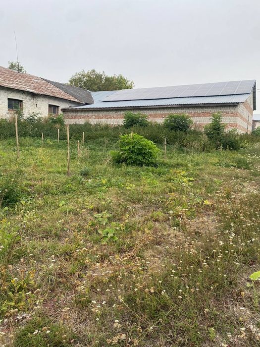 Продаж складського комплексу площею 1200 м² + 2 га землі за 10 км від Тернополя