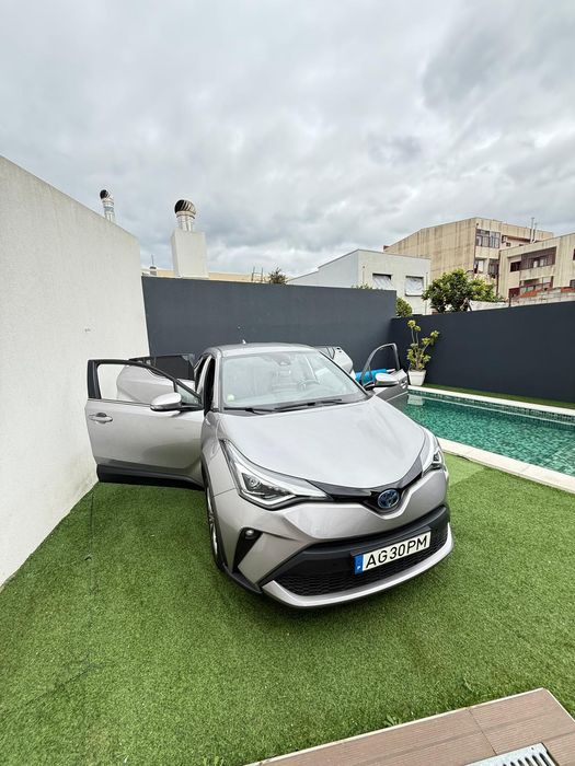 Toyota C-HR 1.8 Hybrid e a gasolina