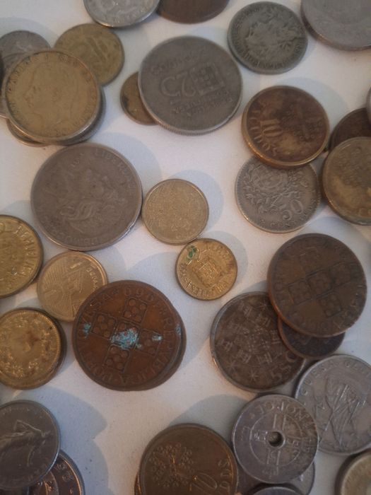 Moedas antigas de escudo e algumas estrangeiras