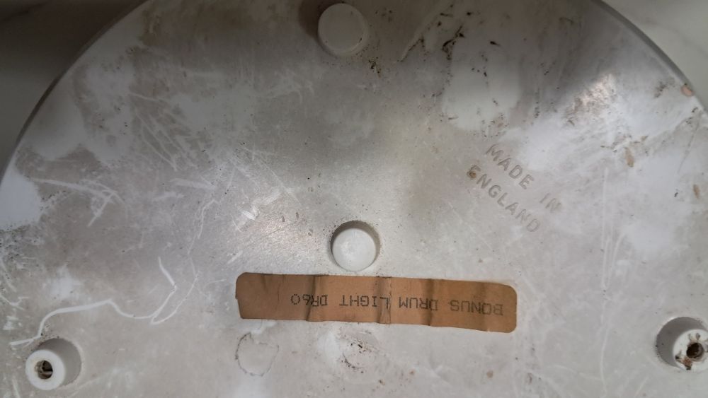 Oprawa sufitowa lub ścienna z okresu PRL z oryginalną żarówką