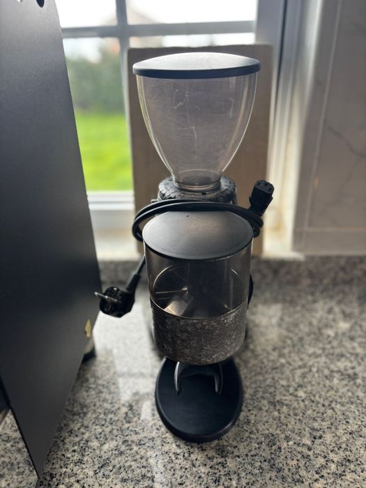 Máquina de café com Moinho