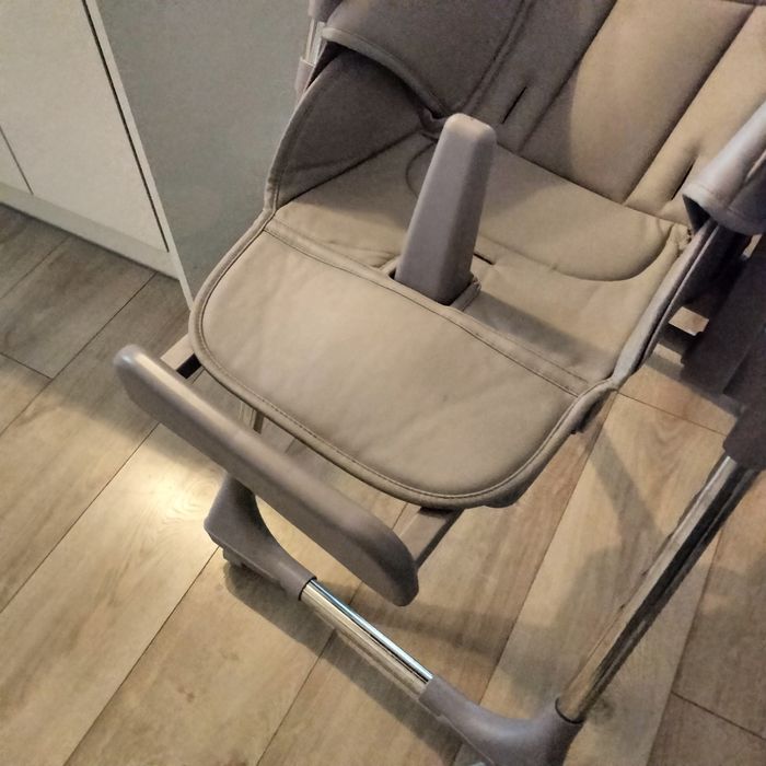 Krzeselko do karmienia poziomowane