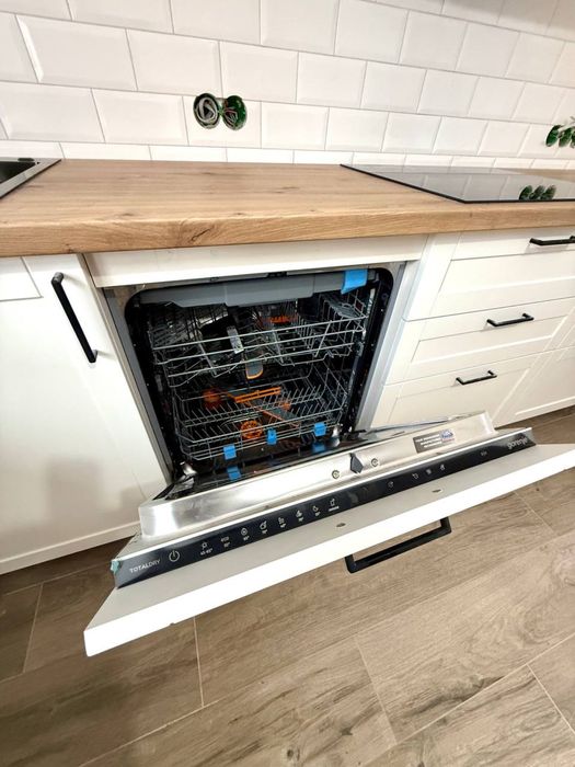 Газифікований будинок з ремонтом на 8 сотках. Гараж. Мін. оформлення