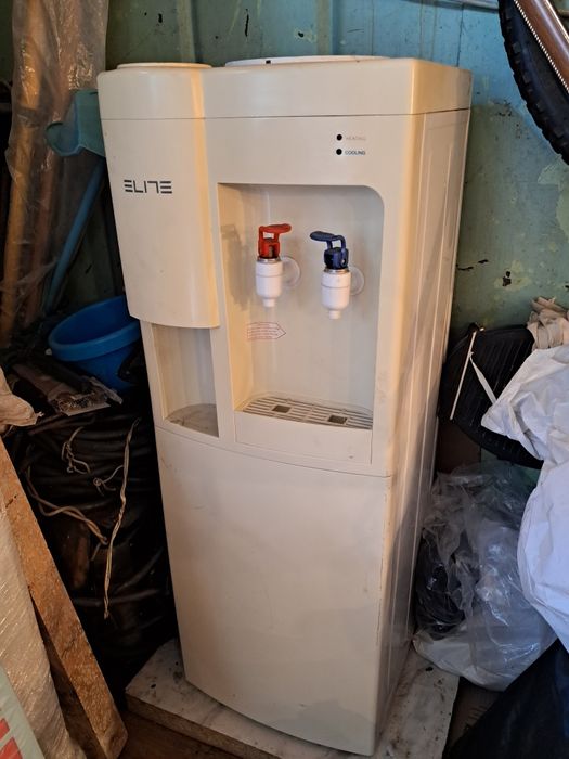 Кулер для води .