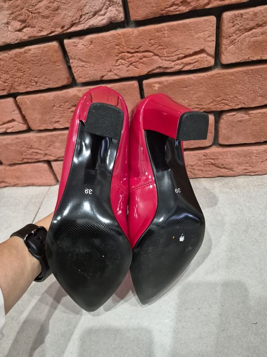Piękne czerwone buty Annabelle r 39
