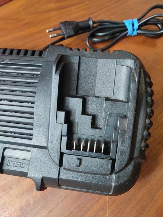 Dewalt DCB132 Ładowarka podwójna 10,8-18V  Flexvolt 54v