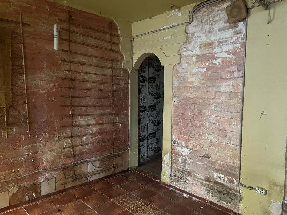 Продається приміщення вільного призначеня на Брати Руснаки