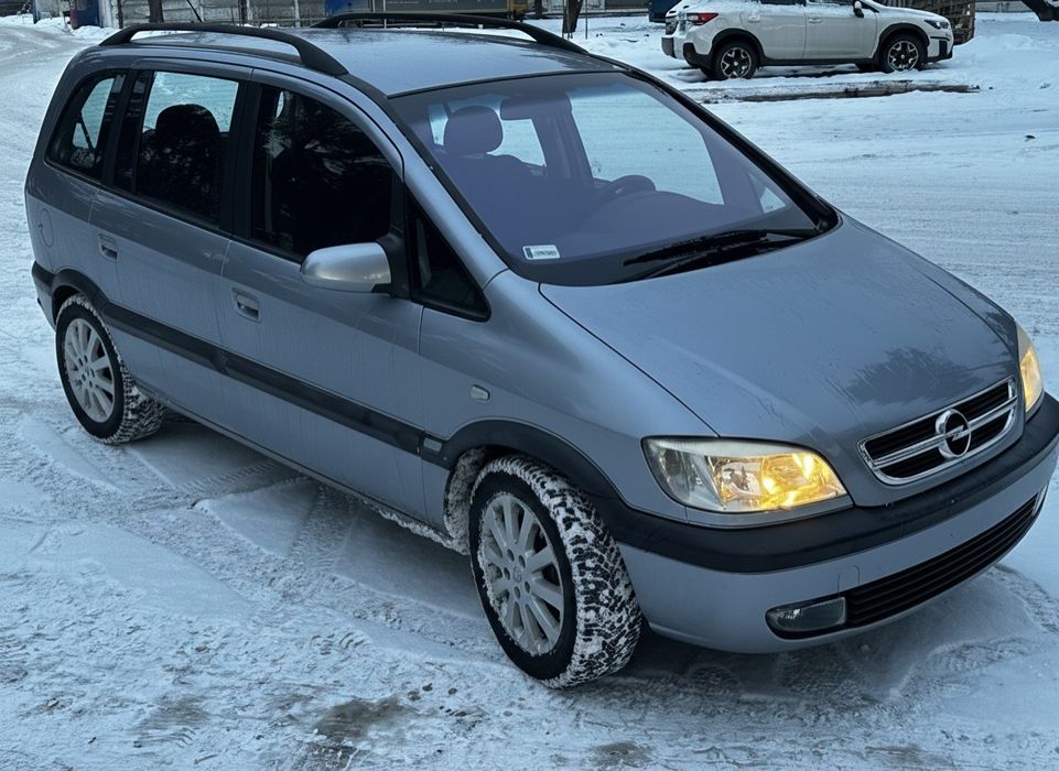 Свіжопригнана Опель Зафіра 1.8ГАЗ-БЕНЗИН  не розмитнена вже в Києві