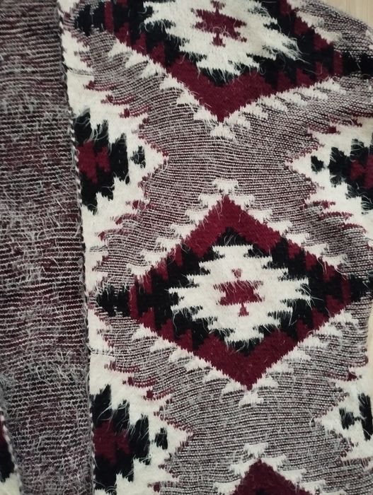 Sweter w indiańskim stylu