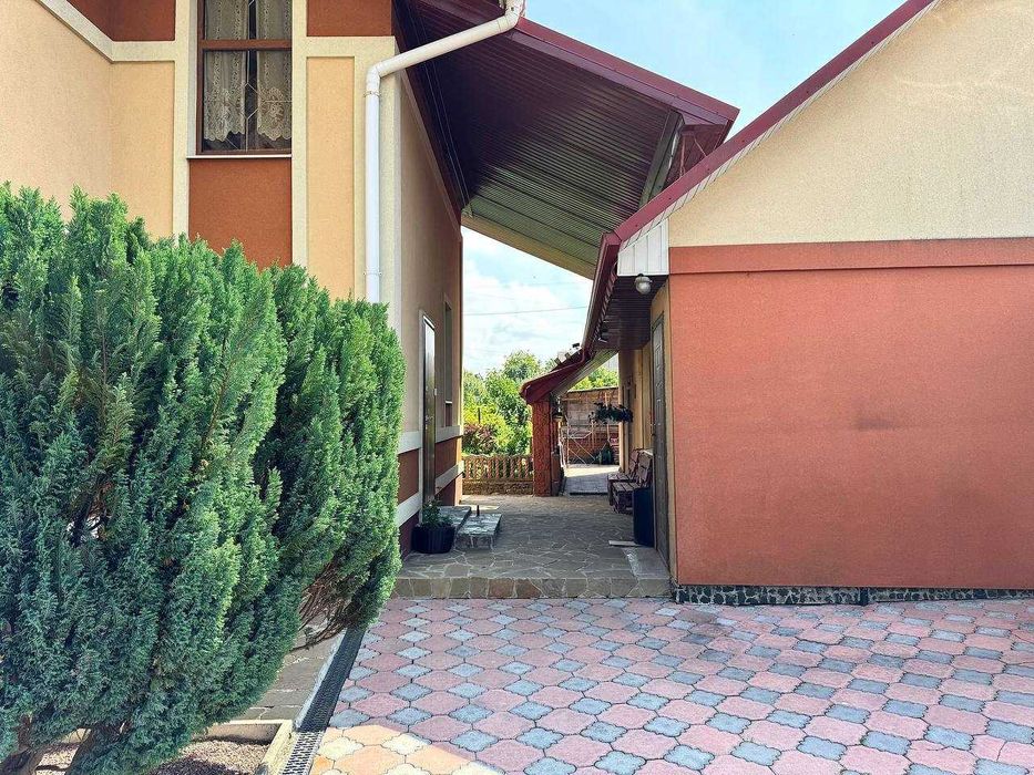 Продам просторий будинок для великої родини — передмістя Рівного.