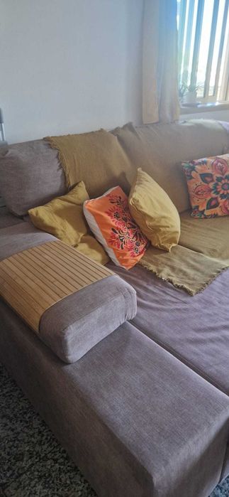 sofá de três lugares