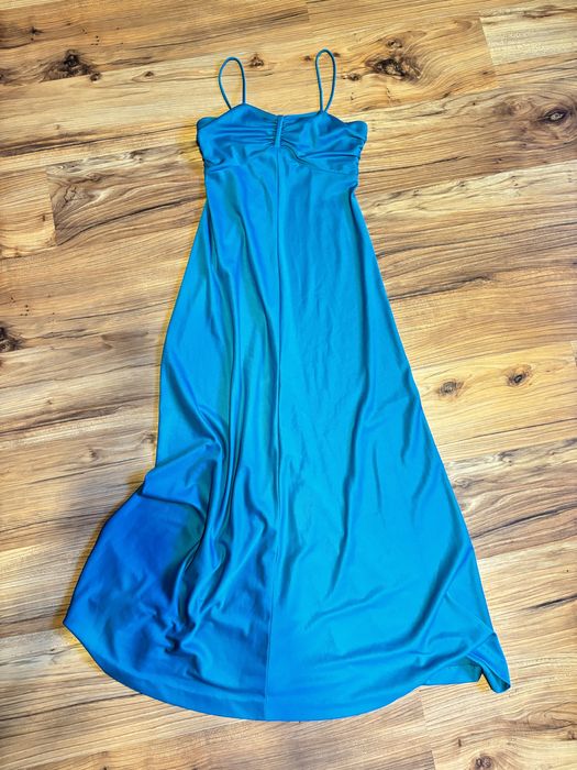 Turkusowa długa sukienka