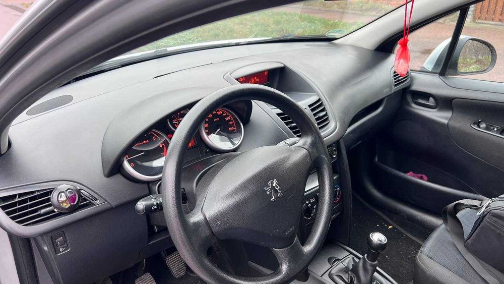 Продаю Peugeot 207. 1.4.   2009