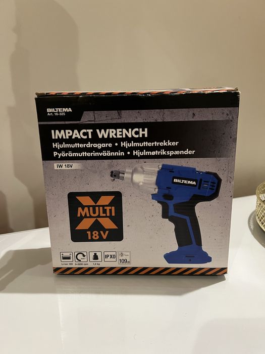 Klucz udarowy w zestawie z ładowarką i 2 baterie 4Ah