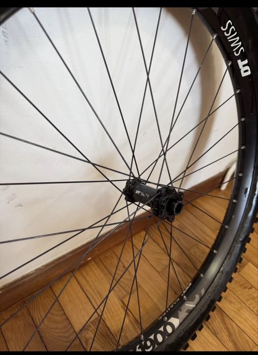 Roda dianteira dtswiss 27.5