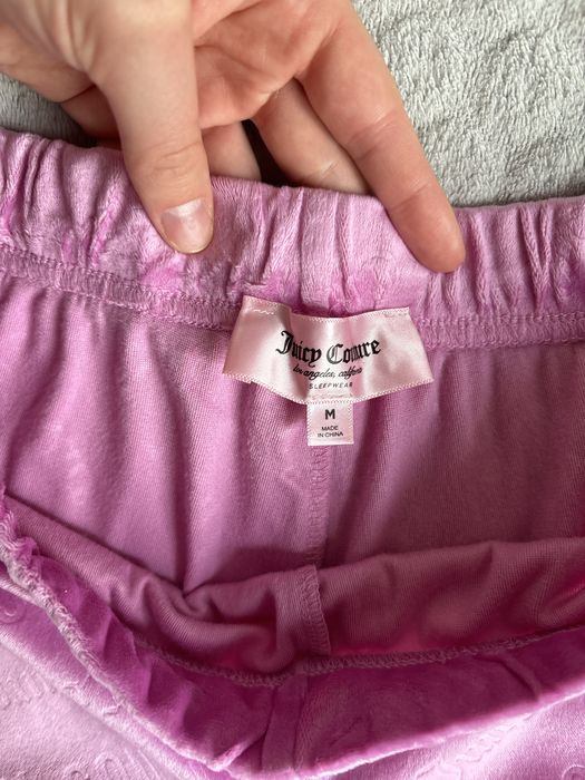 Велюрові рожеві монограмні шорти juicy couture