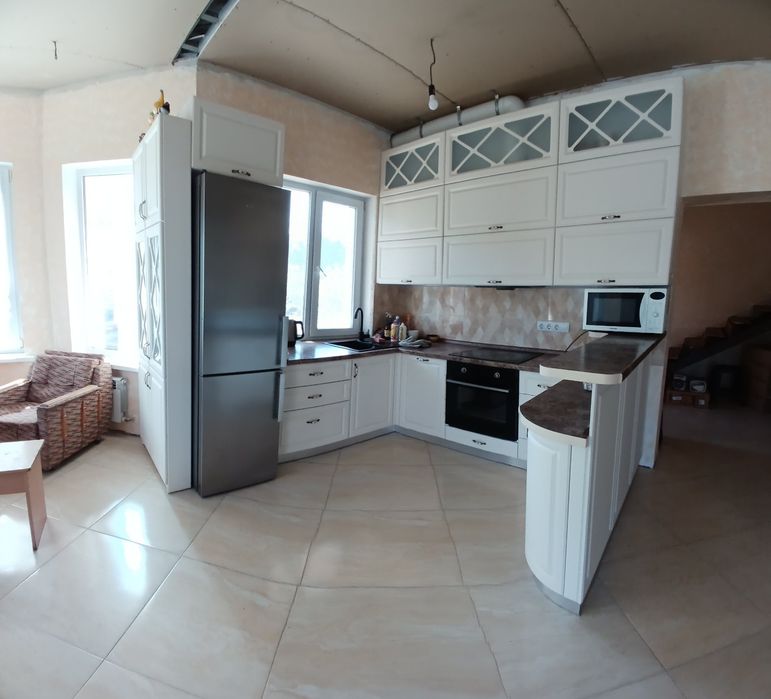 Будинок з незавершеним ремонтом 178м.кв. з гаражем