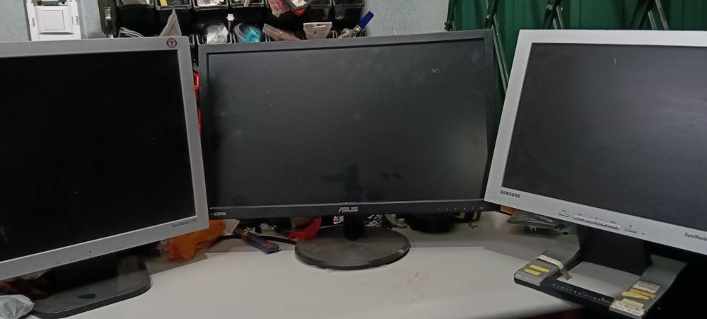 Monitores e coluna se som a trabalhar 100% com garantia